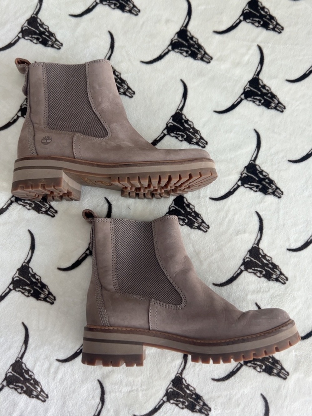 Timberland Courmayeur Valley Taupe Nubuck Chelsea Boots Women’s Size 9